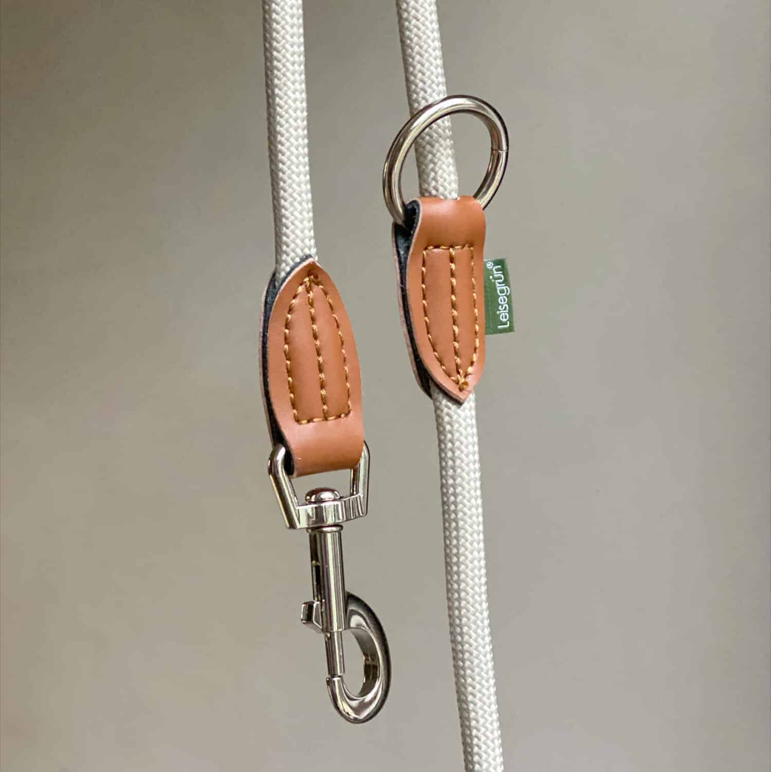 Nylon Hundeleine 2 m lang, sandfarben mit zwei Karabinern und Lederverstärkungen