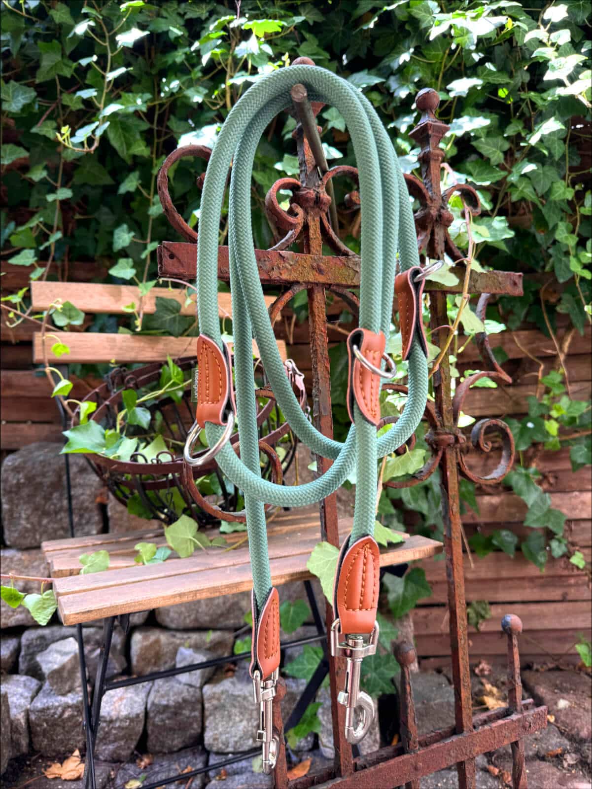 Nylon Hundeleine 2 m in hellem Grün mit zwei Karabinern und Lederverstärkungen