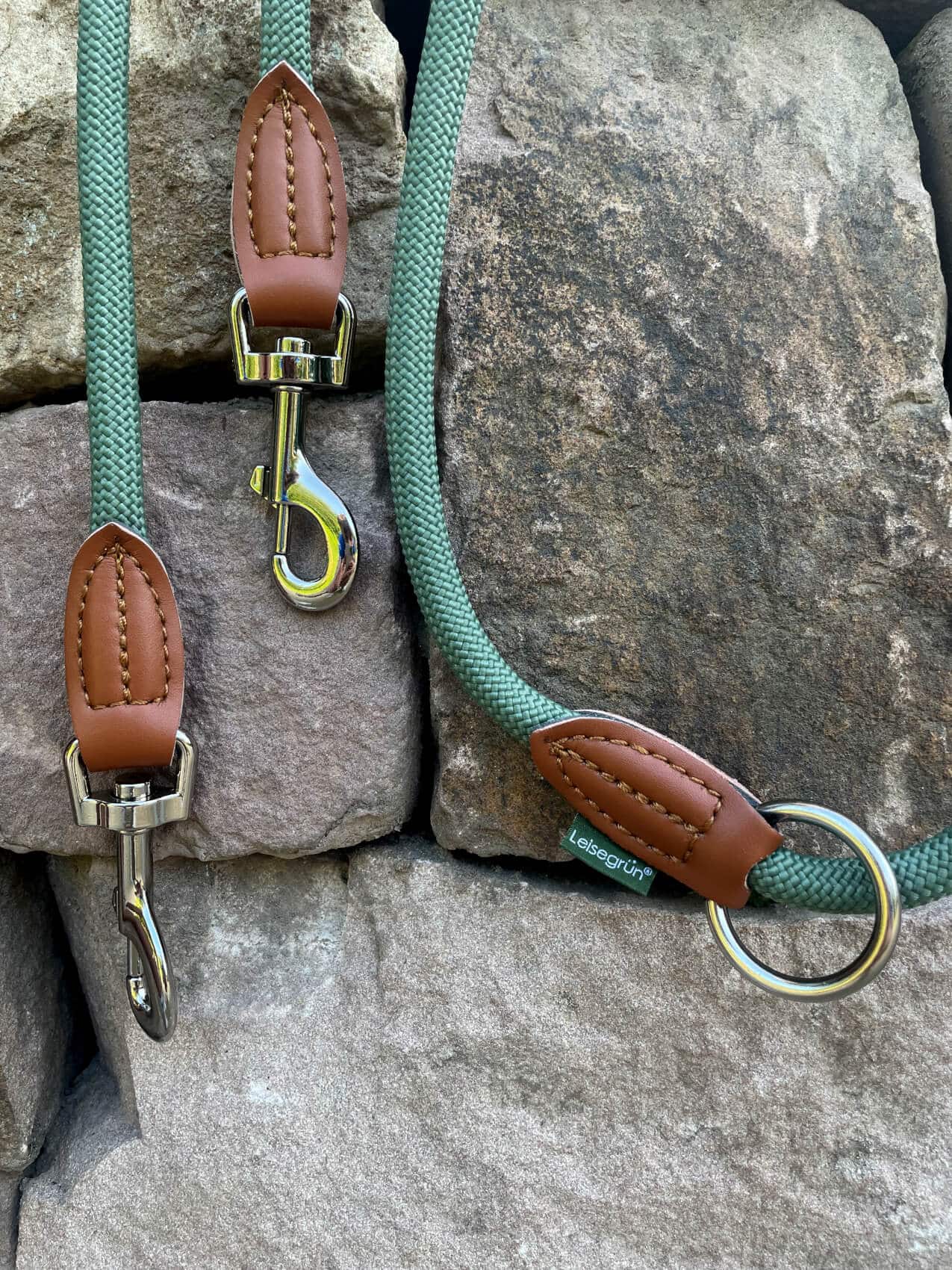 Nylon Hundeleine 2 m in hellem Grün mit zwei Karabinern und LederverstärkungenNylon Hundeleine 2 m in hellem Grün mit zwei Karabinern und Lederverstärkungen