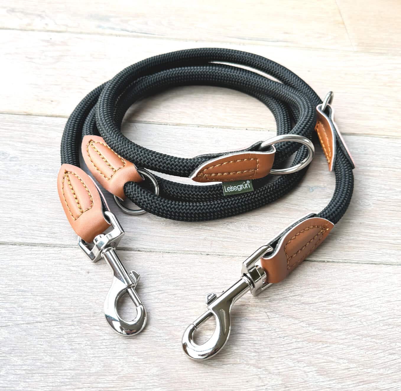 Nylon Hundeleine 2 m lang, in Schwarz mit zwei Karabinern und Lederverstärkungen